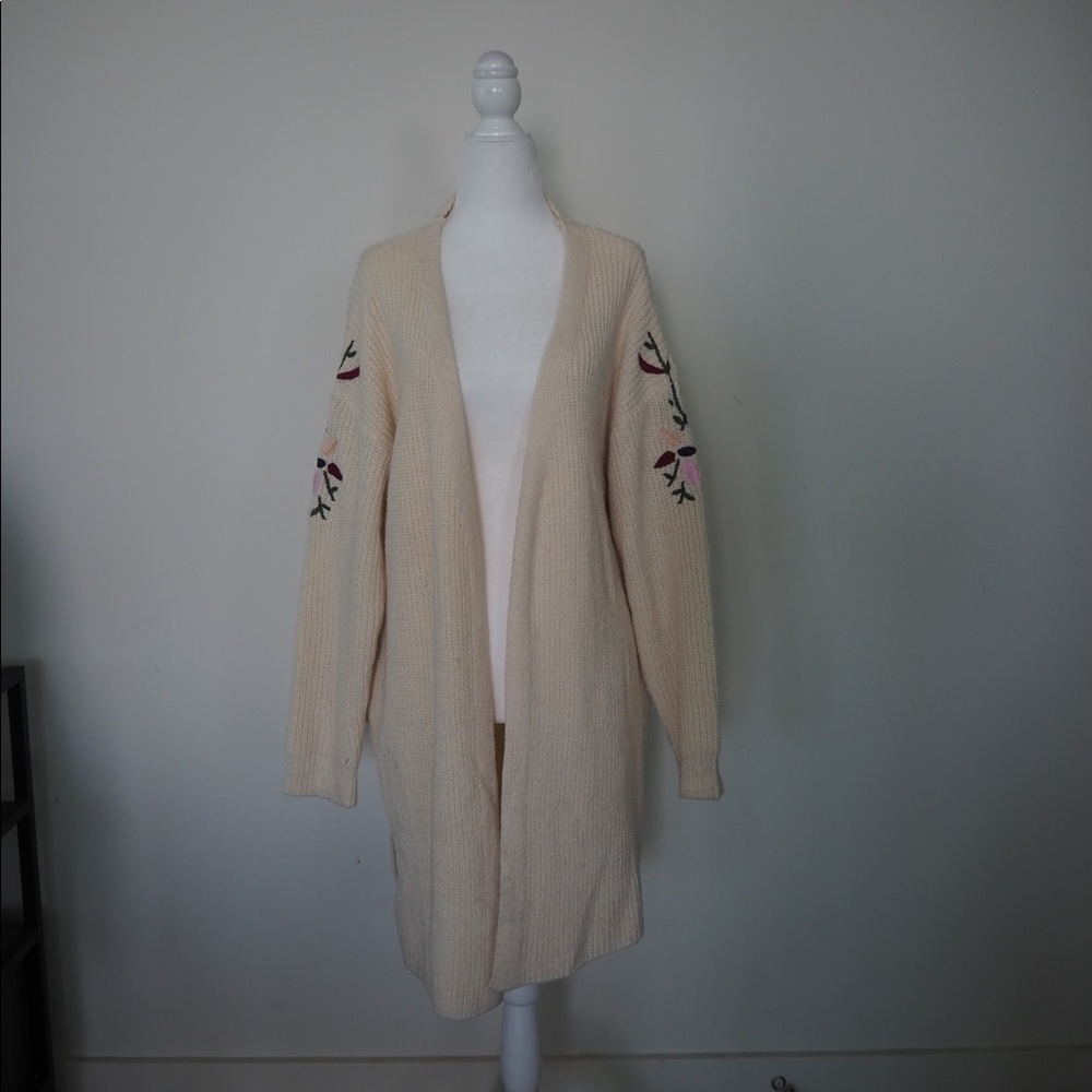 Cardigan with floral embroidery on sleeves
